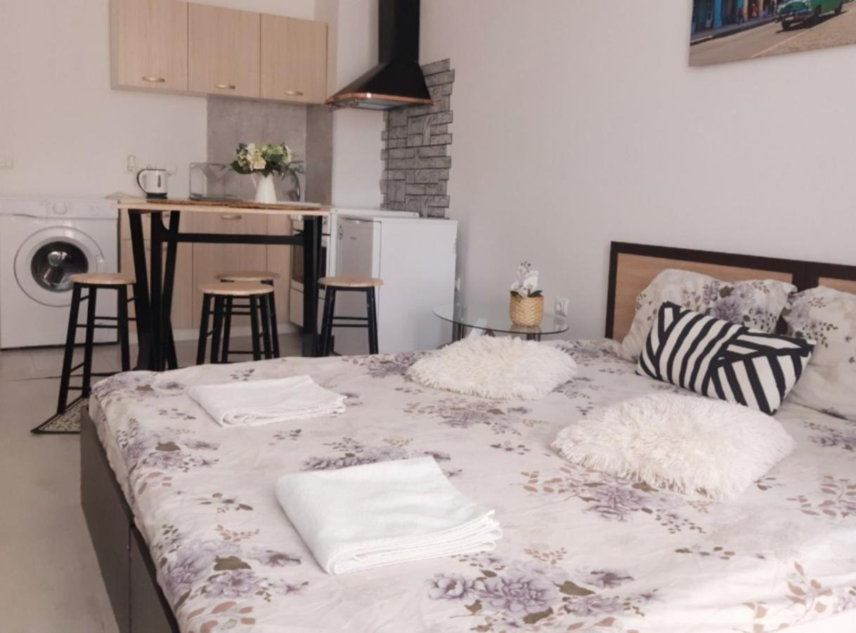 Apartemen Tiara 152 *